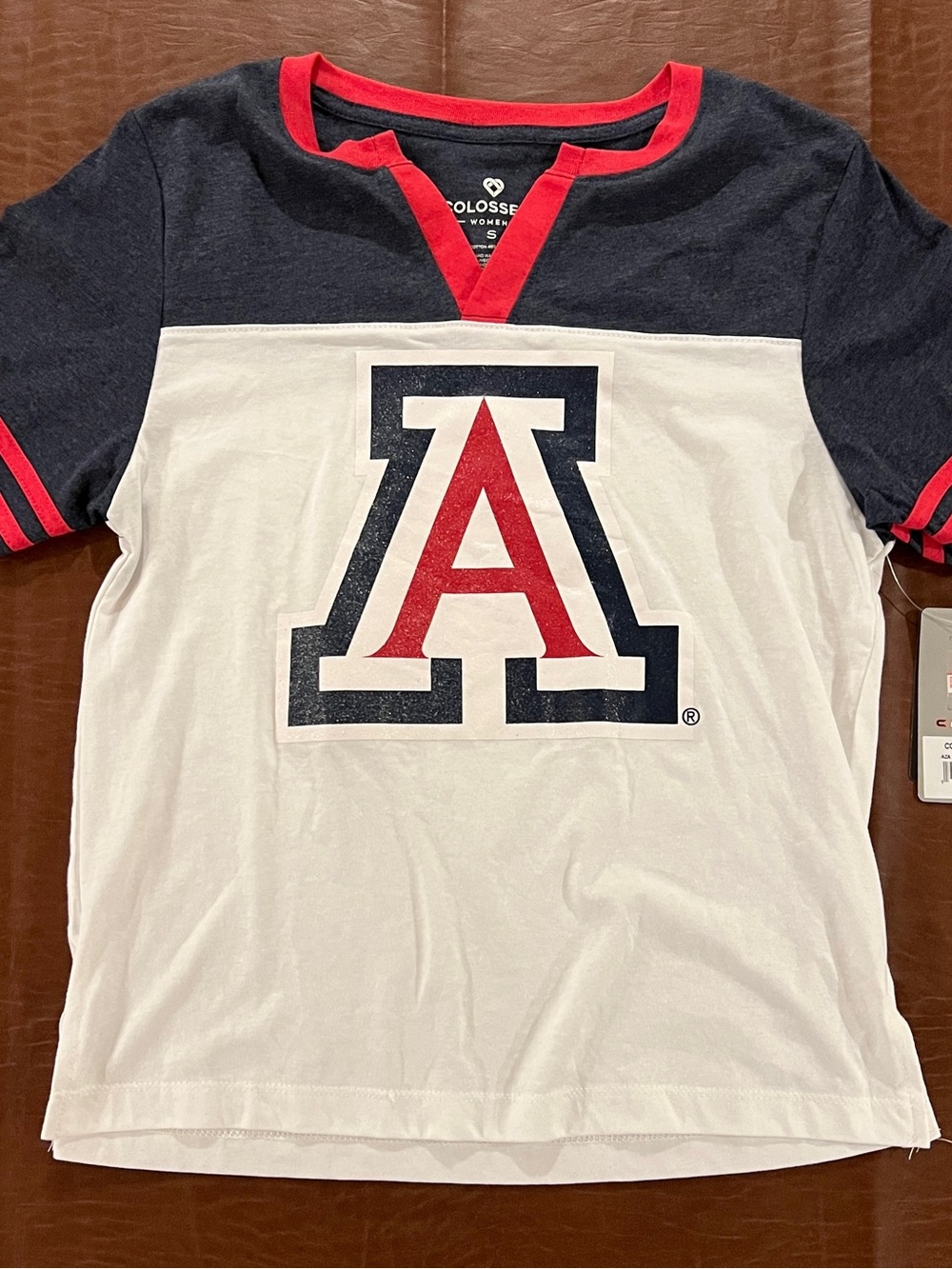 NWT University of Arizona Wildcats Women’s V-Neck Shirt - Size Small